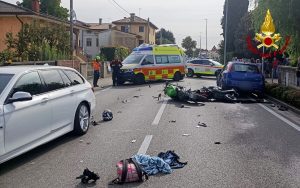 Schianto auto-moto, grave un 30enne