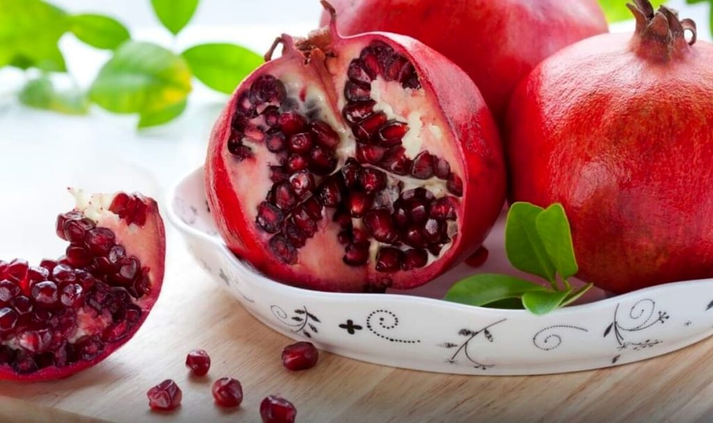 E' il momento del Melograno ecco perché il frutto rosso fa bene, le ricette