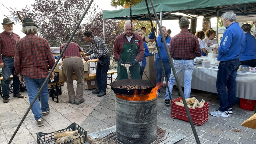 Festa delle Castagne a Durlo di Crespadoro, stand gastronomico, mercatino, musica, escursioni