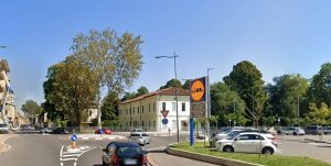 Minorenne accoltellato in Corso San Felice, indagini in corso