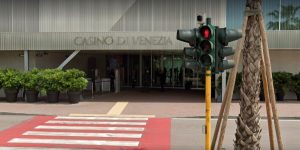 Malore al parcheggio del Casinò, muore 68enne
