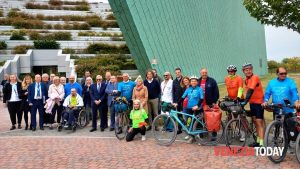Un viaggio in bici per ricordare Chiara, l'arrivo alla Banca degli occhi