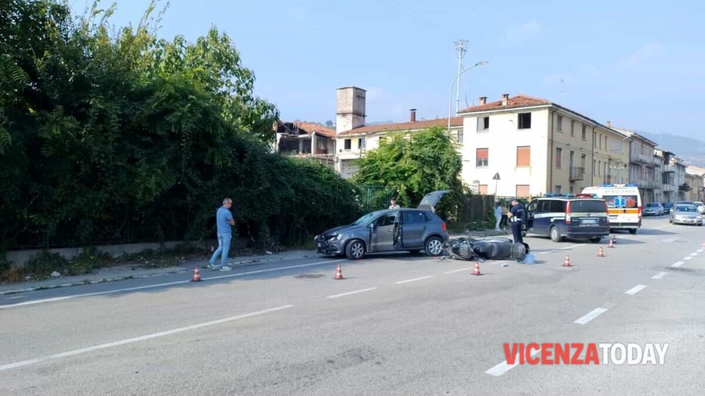 Schianto auto-scooter: due feriti