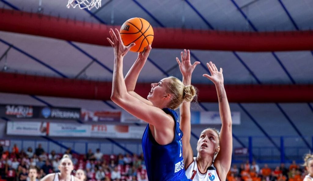 Serie A1 femminile, il Famila cade nel primo Superclassico di stagione: la Reyer comanda