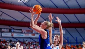 Serie A1 femminile, il Famila cade nel primo Superclassico di stagione: la Reyer comanda