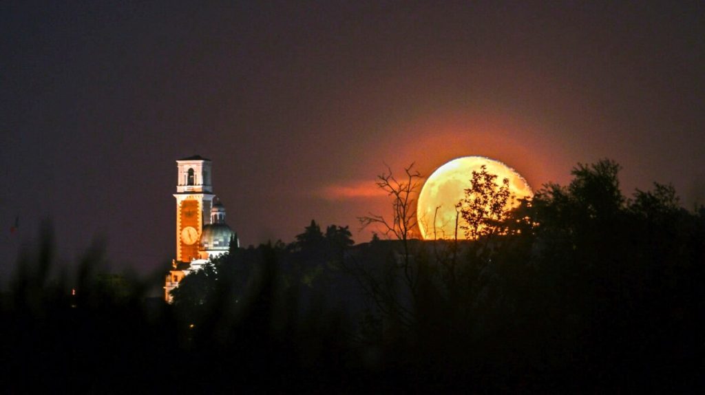 La magica Luna Piena di Ottobre e l'eclissi, riti e significato