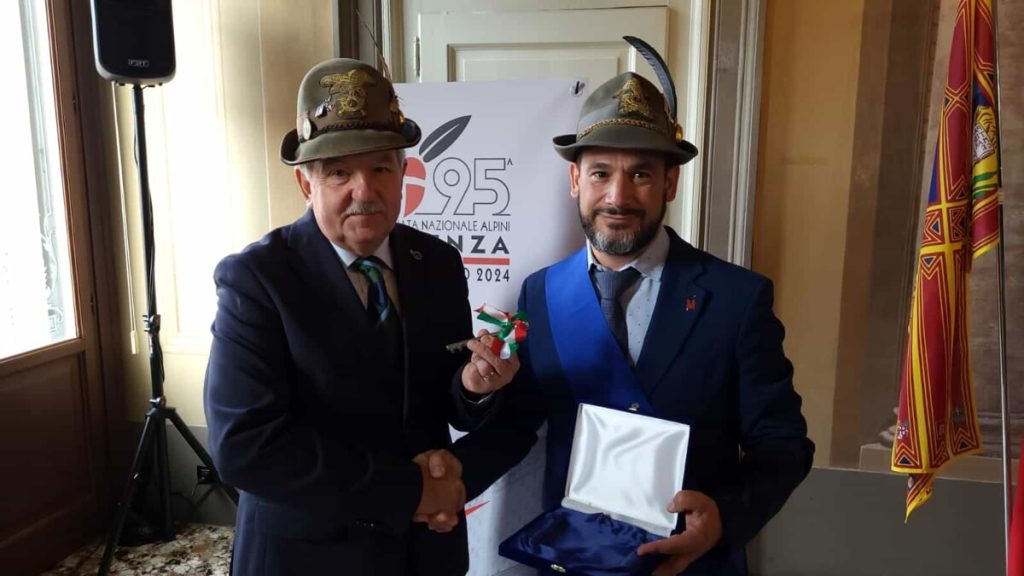 Palazzo Folco quartier generale dell'adunata degli Alpini: la consegna delle chiavi