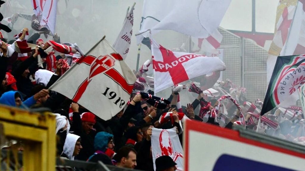 LR Vicenza-Padova: scontri fuori dallo stadio Menti
