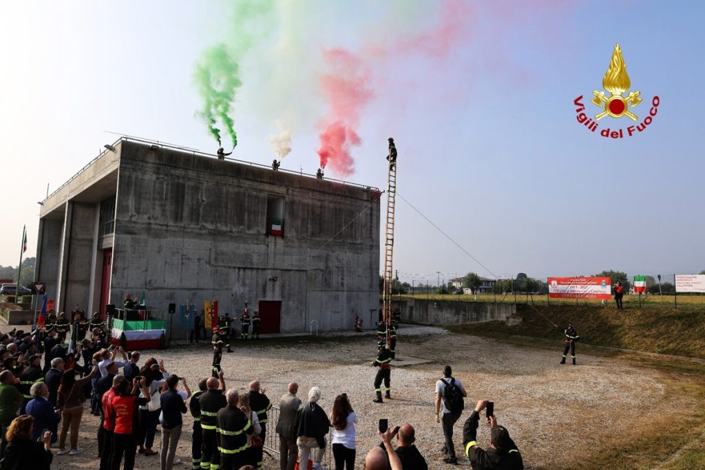 Centodieci anni di attività, Vigili del fuoco in festa