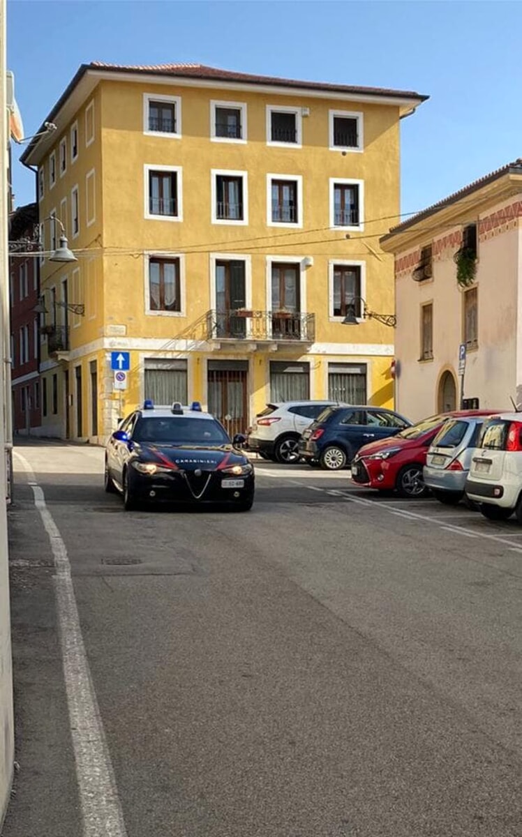 Spaccio di eroina e cocaina, il punto di ritrovo era in macelleria: tre arresti e undici denunce