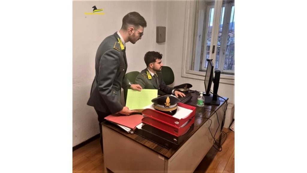 Lavoratore in nero in cantiere edile, due denunce: attività sospesa