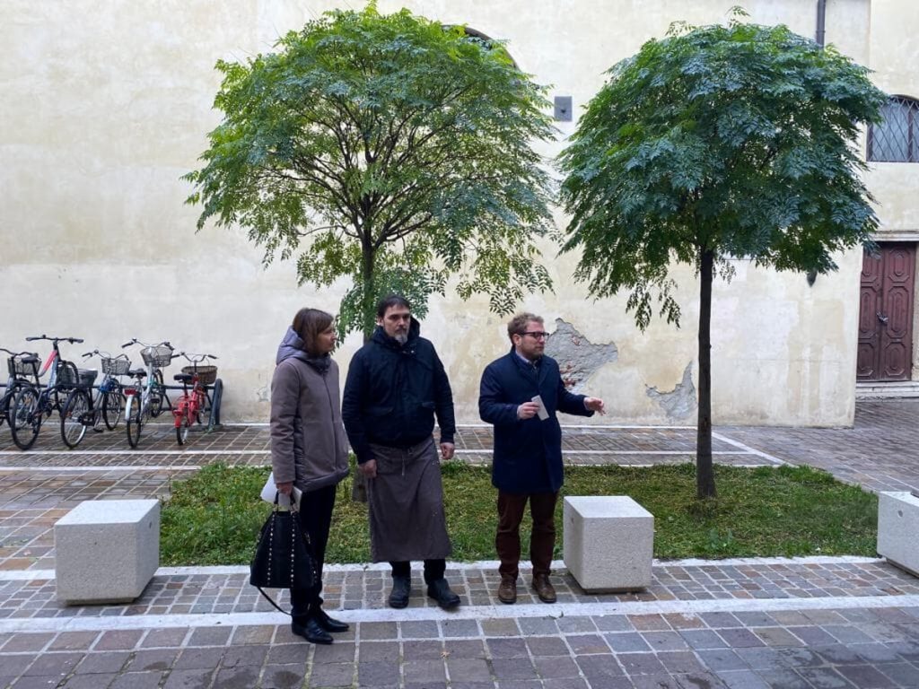 Piazzetta San Giacomo, al gestore dell’Osteria Bertoliana la cura del verde