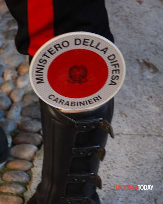 Rubano un portafoglio in un negozio, denunciati per furto con destrezza