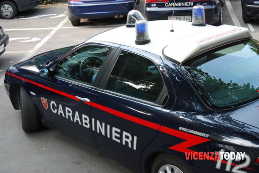 Dà il tormento all'ex compagna di scuola e tenta di introdursi in casa: arrestato