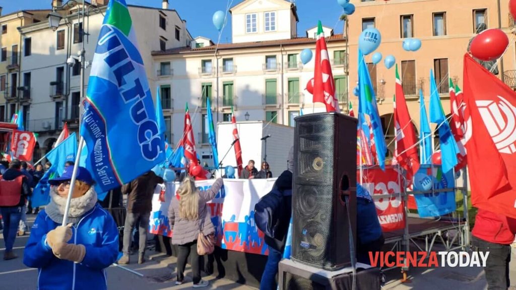 A Campo marzo Cgil e Uil sfidano il governo