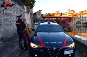 Droga e abuso di alcool: sanzionati due giovani, stupefacente sequestrato
