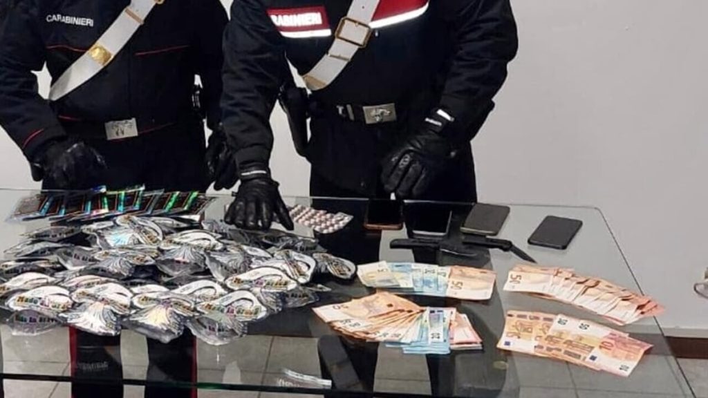 Camper carico di droga in viaggio verso un rave-party: cinque arrestati