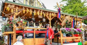 Gustando l'Autunno, ricco stand rustico, mercatino, pane cotto in piazza a Zugliano