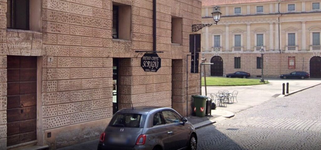 Tentata spaccata in pieno centro, danni a un bar