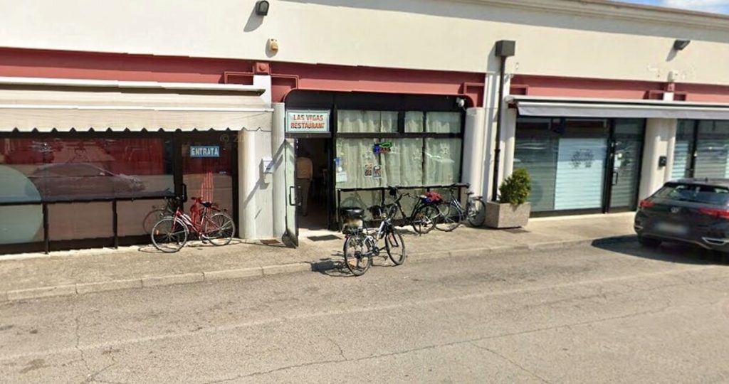Alimenti mal conservati e scarsa igiene, sigilli a un ristorante