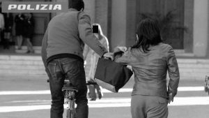 Rapinatore "pendolare" arrestato in centro a Vicenza, si spostava in treno per scippare 