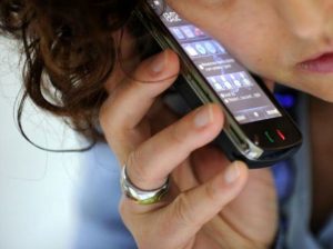 Truffe online, sottratti migliaia di euro: denunciati in cinque