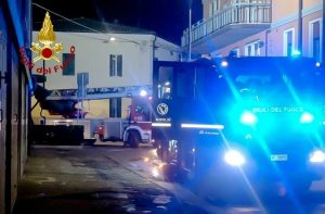 Incendio di una cucina al quarto piano, nessuna persona rimasta ferita