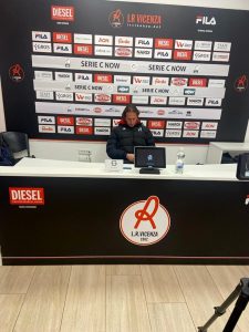 Vicenza - Pro Sesto, Diana: "Accettiamo i fischi ma la risposta deve venire dal campo"