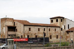Maxi controllo alla residenza universitaria San Silvestro: sorpresi dieci abusivi tra cui due donne