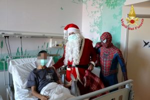Babbo Natale in corsia: visita speciale in Pediatria