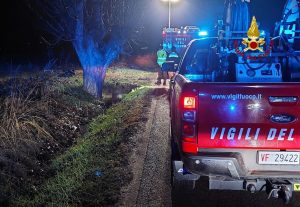 Uomo riverso nel fossato, inutili i soccorsi: la vittima aveva 59 anni