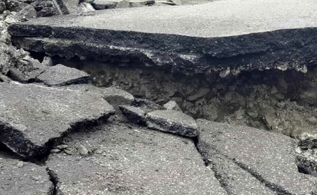 Vicenza, cedimento stradale a causa di una perdita idrica