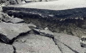 Vicenza, cedimento stradale a causa di una perdita idrica 