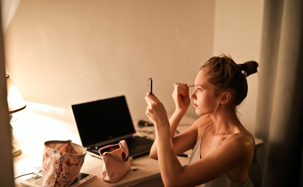 Idee make up Natale: beauty tips e idee per un trucco di tendenza