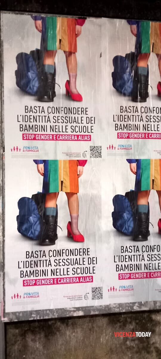 Manifesti Provita sull'identità sessuale: dura condanna del mondo LGBTQIA+