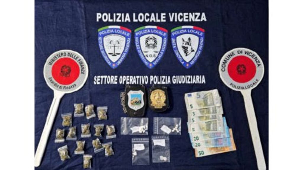 Droga in Campo Marzio, pusher nasconde 14 involucri in bocca: arrestato