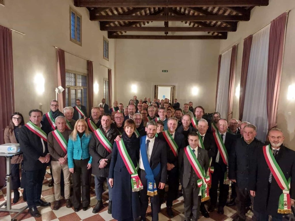 Sindaca minacciata di morte, la solidarietà dell'intera Provincia