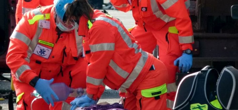Anziana investita da un'auto: è grave