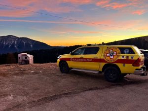 Escursionista scivola sul ghiaccio, la moglie allerta il Soccorso alpino