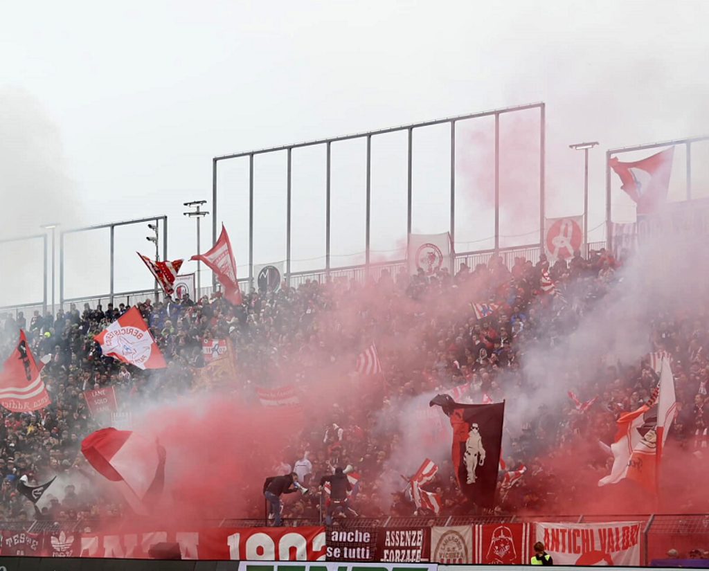 LR Vicenza: la Lanerossi Crew sospende il tifo