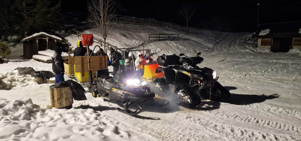 Ciaspolata serale in Marcesina, cena al rifugio e ritorno in motoslitta