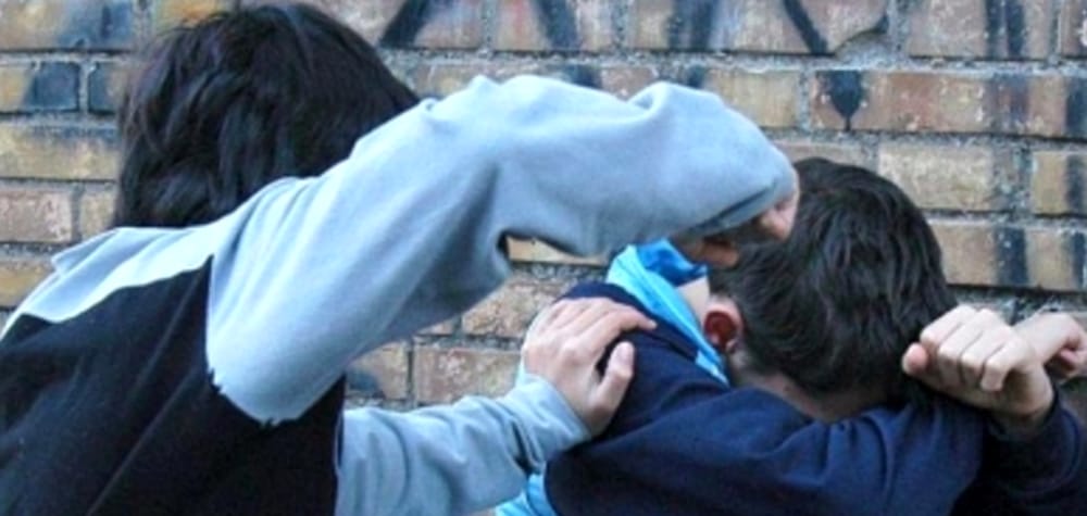 Lite tra giovani, 16enne finisce in ospedale