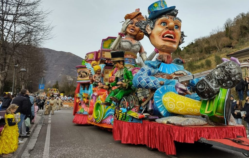 Carnevale a Lugo di Vicenza, sfilata dei carri