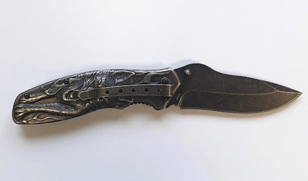 Al bar con il coltello a serramanico, denunciato 57enne