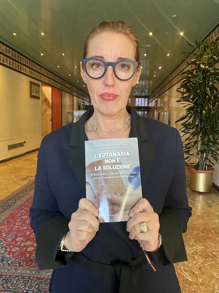 Fine vita, Donazzan costretta al silenzio: "Oggi è un voto pesante"