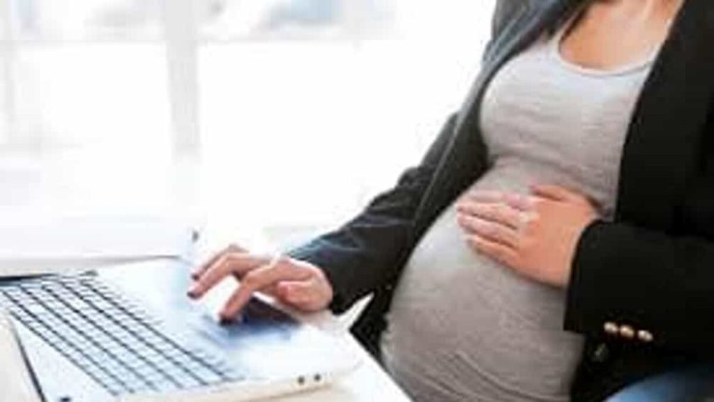 Lavoro al femminile, mobbing e discriminazioni: i ricatti peggiori durante la maternità