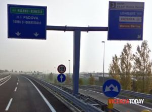 A scuola in bici percorrendo la tangenziale, fermati dalla polizia