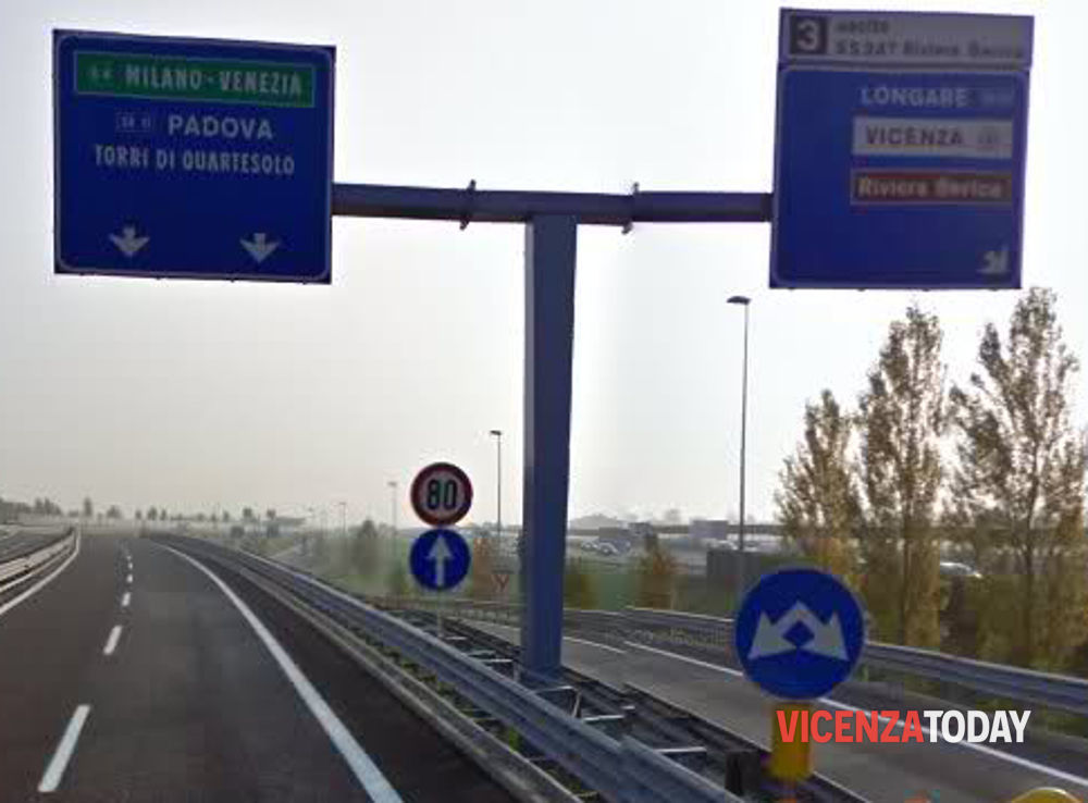 A scuola in bici percorrendo la tangenziale, fermati dalla polizia