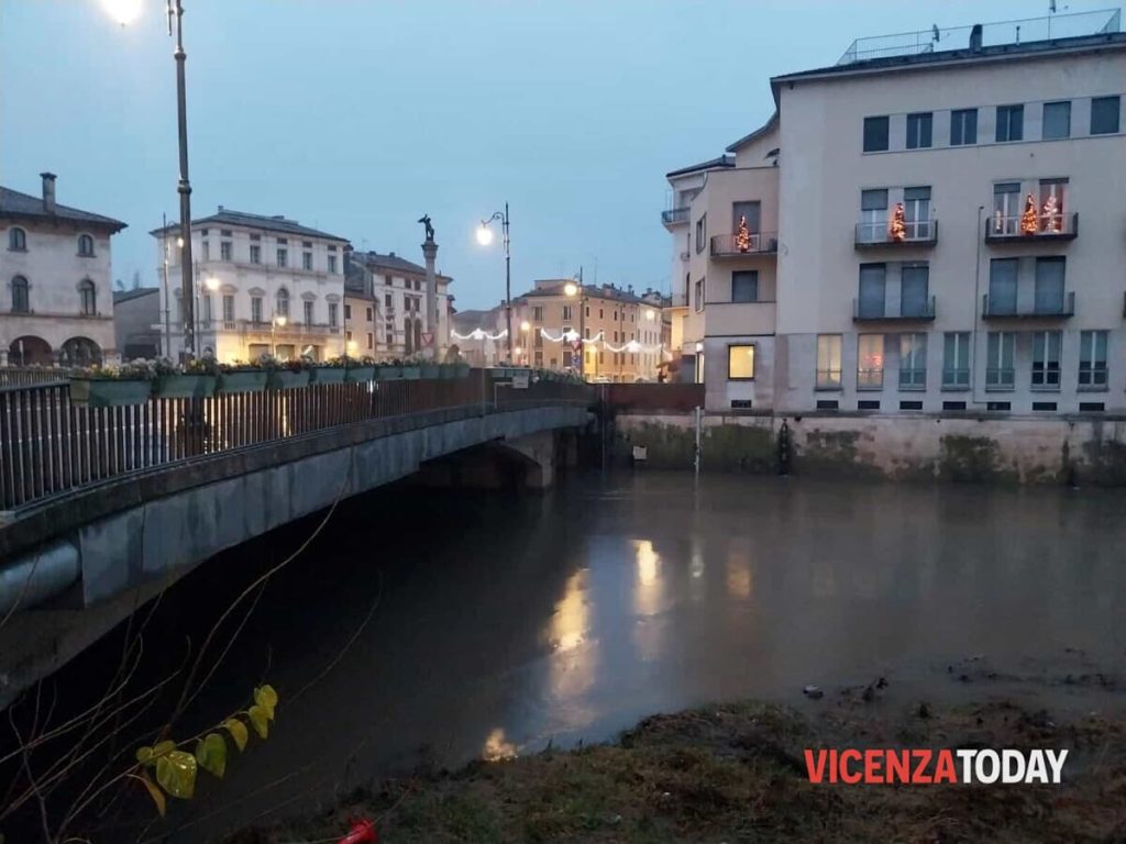 Allerta pioggia fino alle 14 di domenica: stato di attenzione per il Bacchiglione