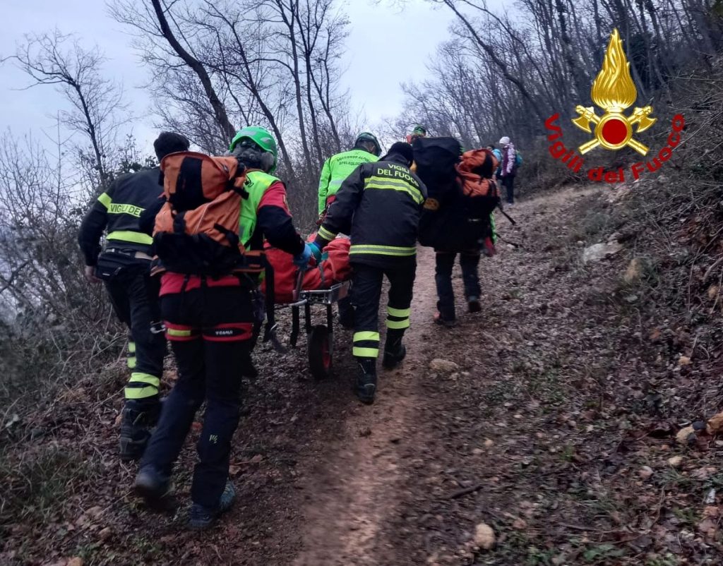 Malore fatale in passeggiata, muore un 60enne